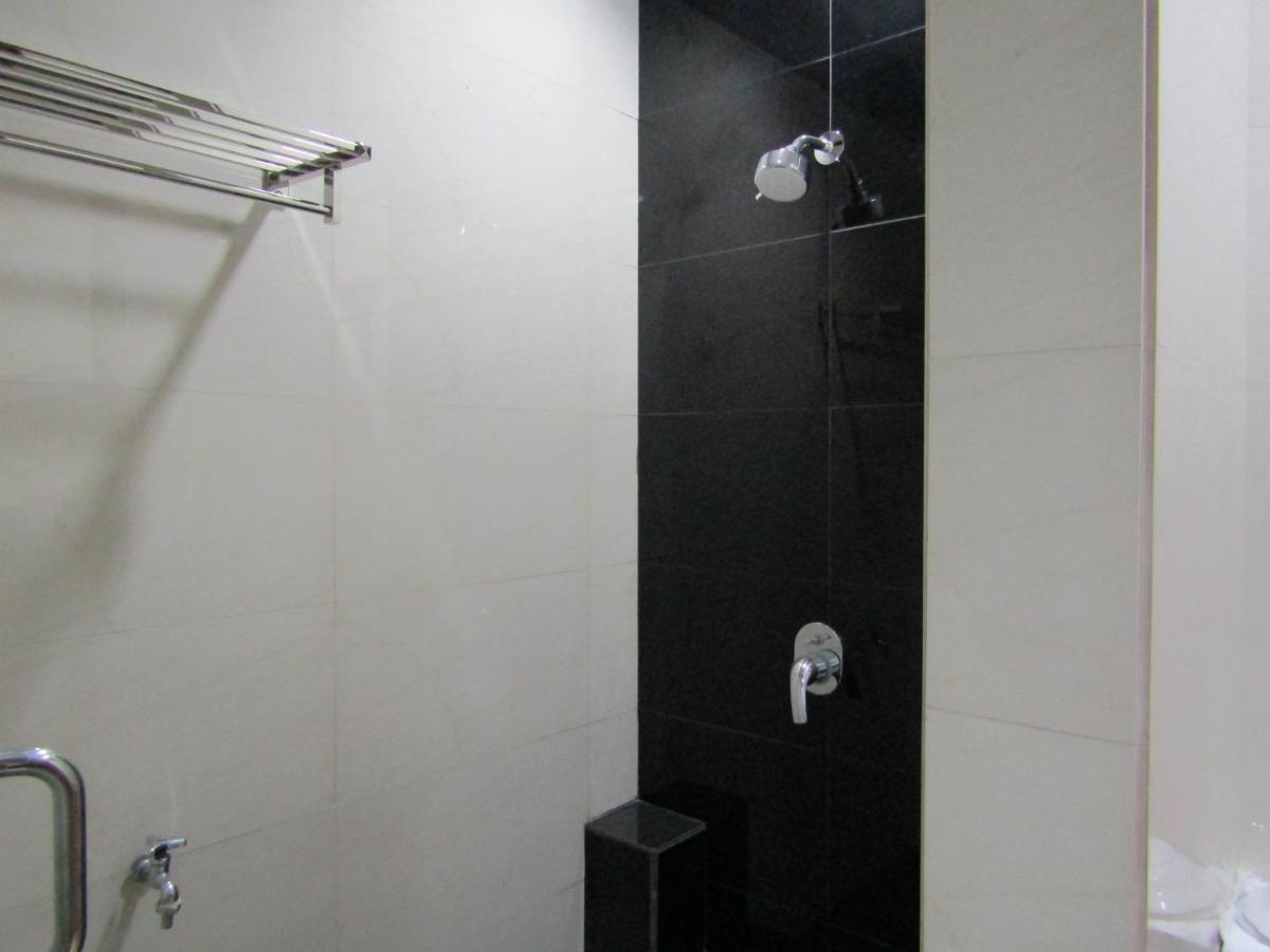 Madina Inn Джокякарта Екстериор снимка