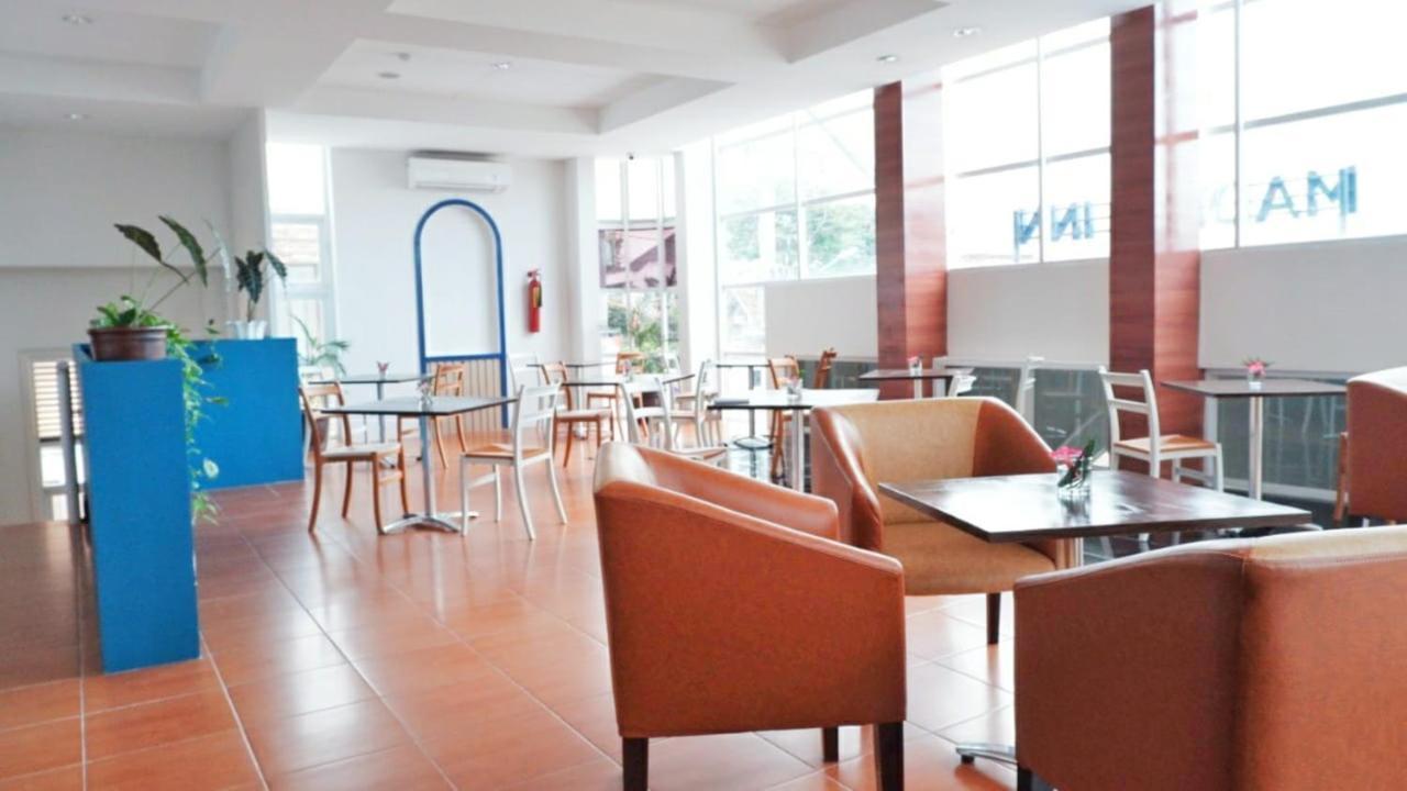 Madina Inn Джокякарта Екстериор снимка