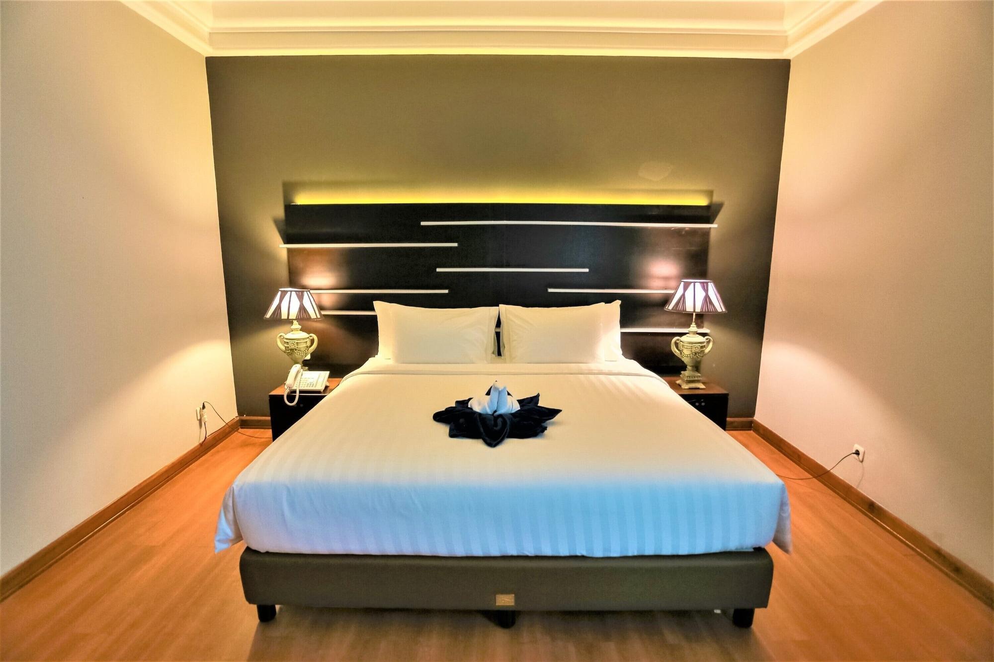 Madina Inn Джокякарта Екстериор снимка