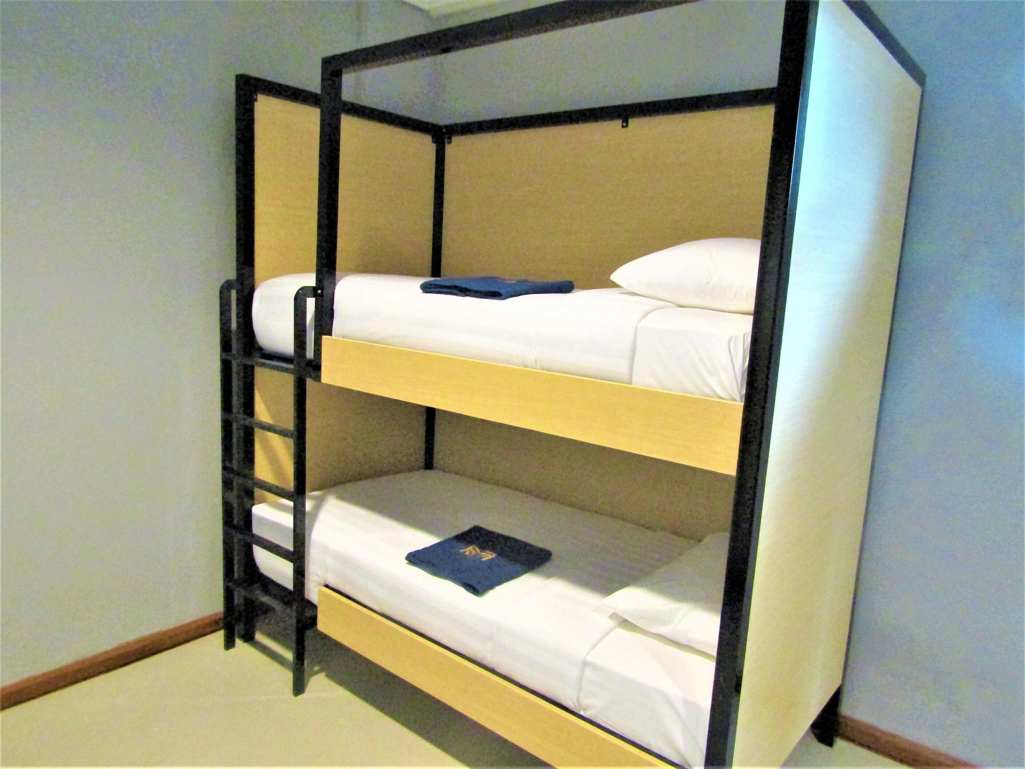 Madina Inn Джокякарта Екстериор снимка