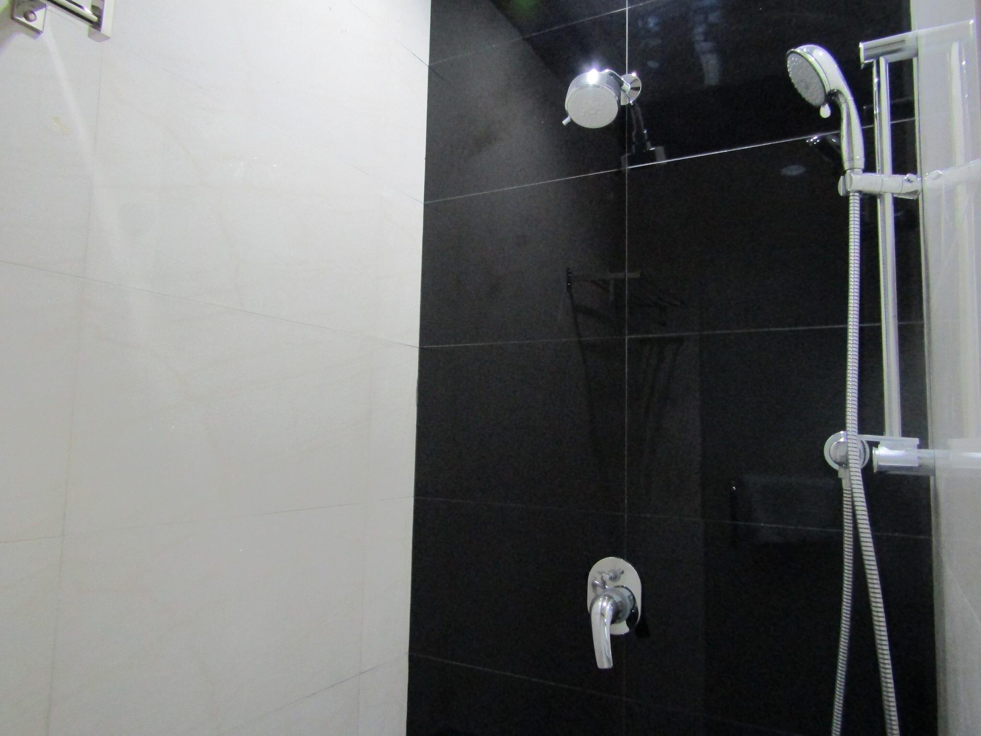 Madina Inn Джокякарта Екстериор снимка